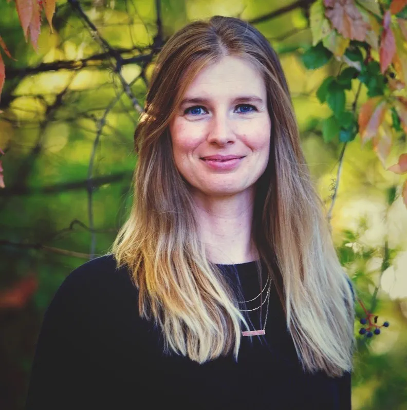 Julia - Operations & Client Support